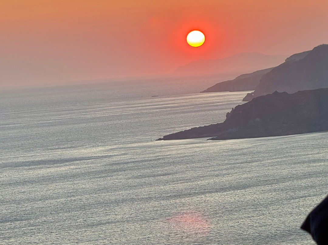 亚特里密套房酒店主图