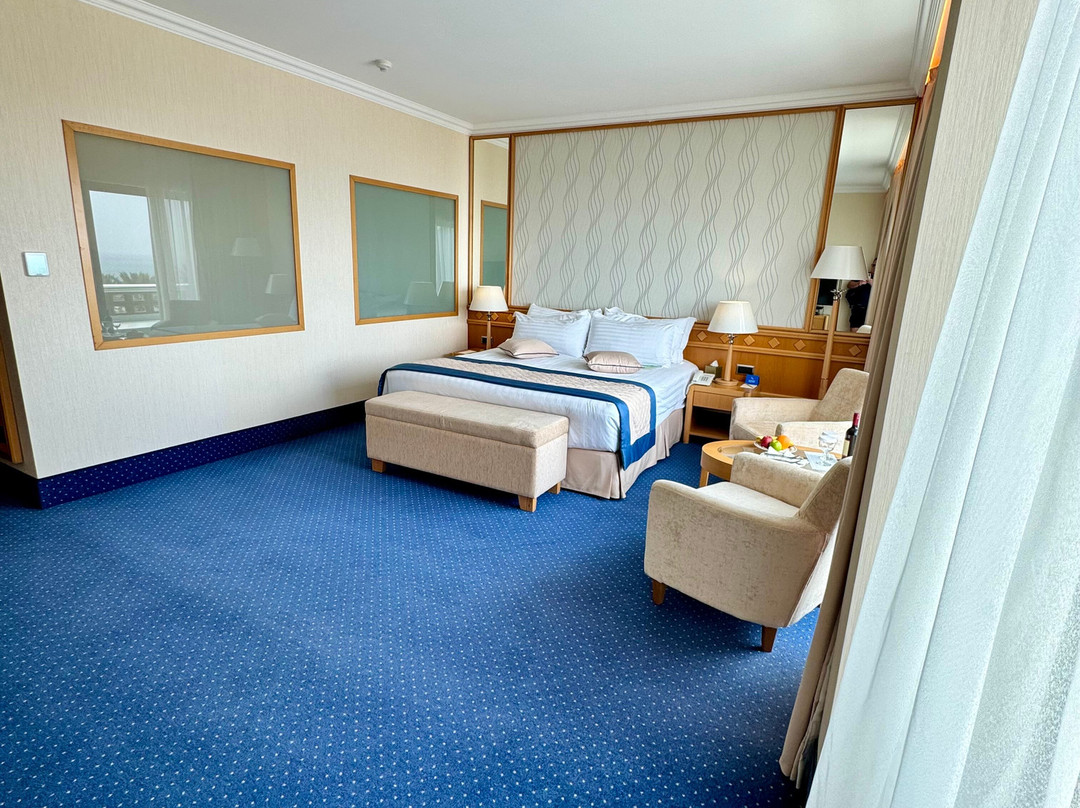 Constantinou Bros Pioneer Beach Hotel主图