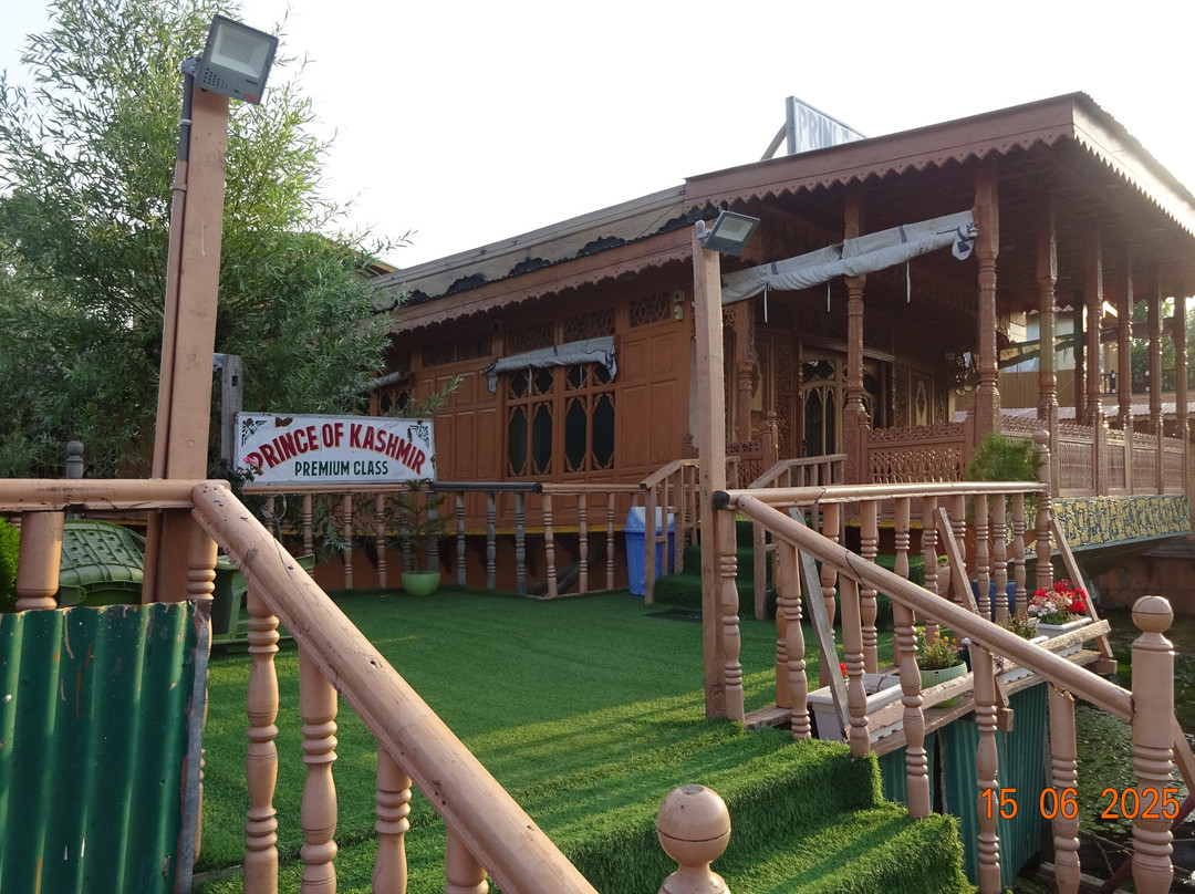 Prince of Kashmir Luxury Houseboat主图