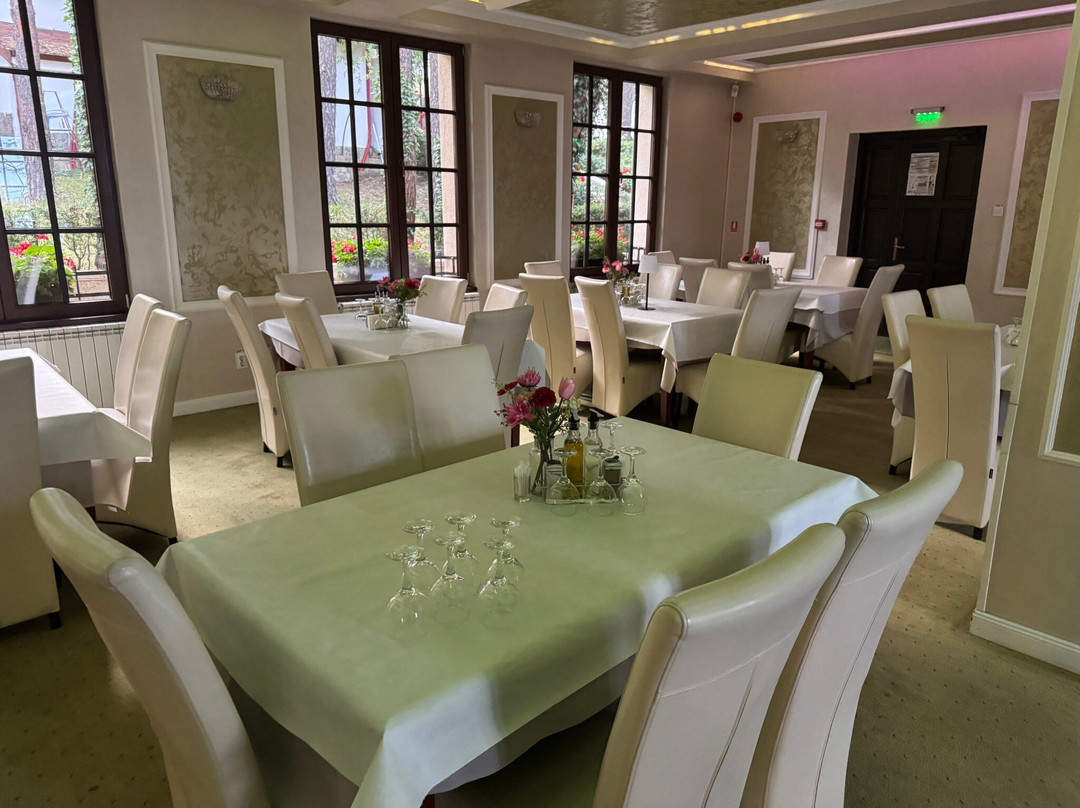 Comanesti酒店住宿-Complex Parc Pini Moinesti