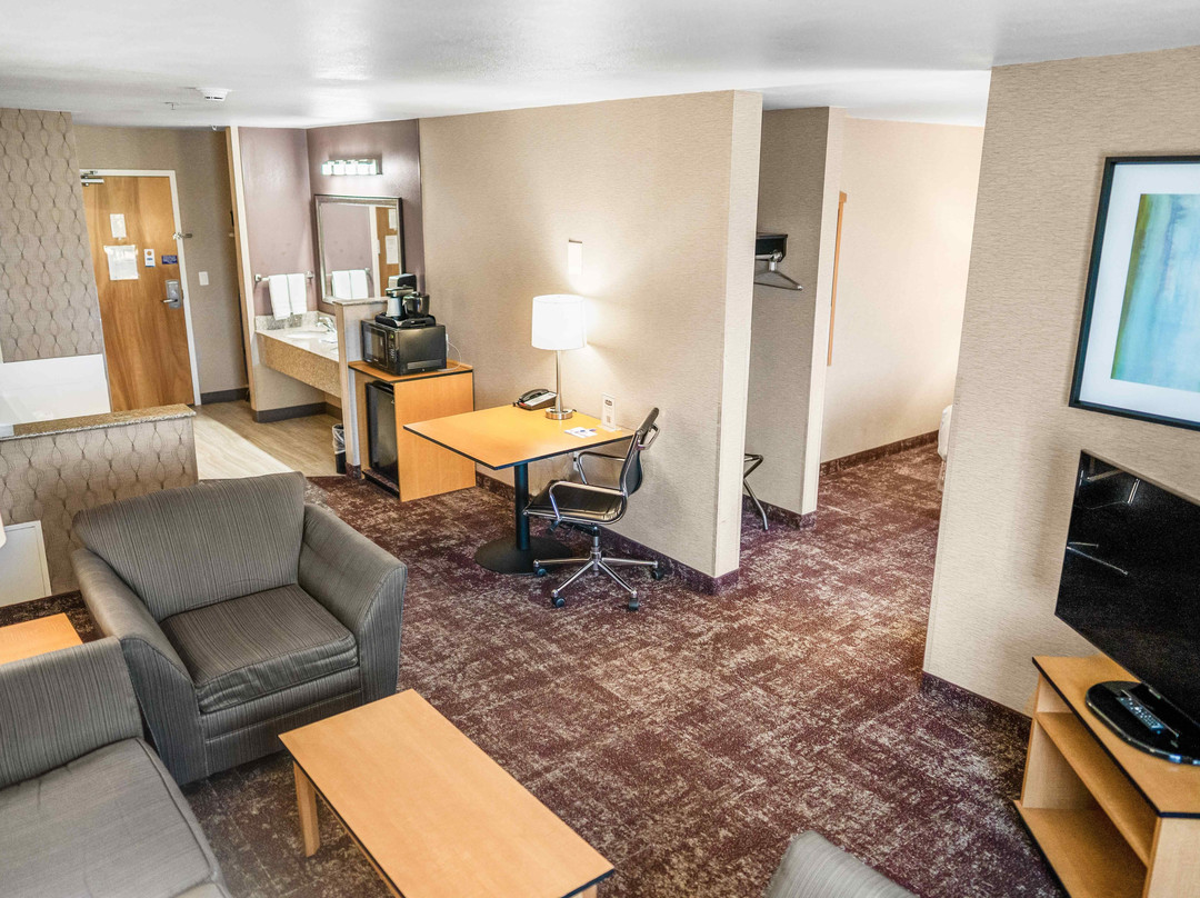 Crystal Inn Hotel & Suites West Valley City主图