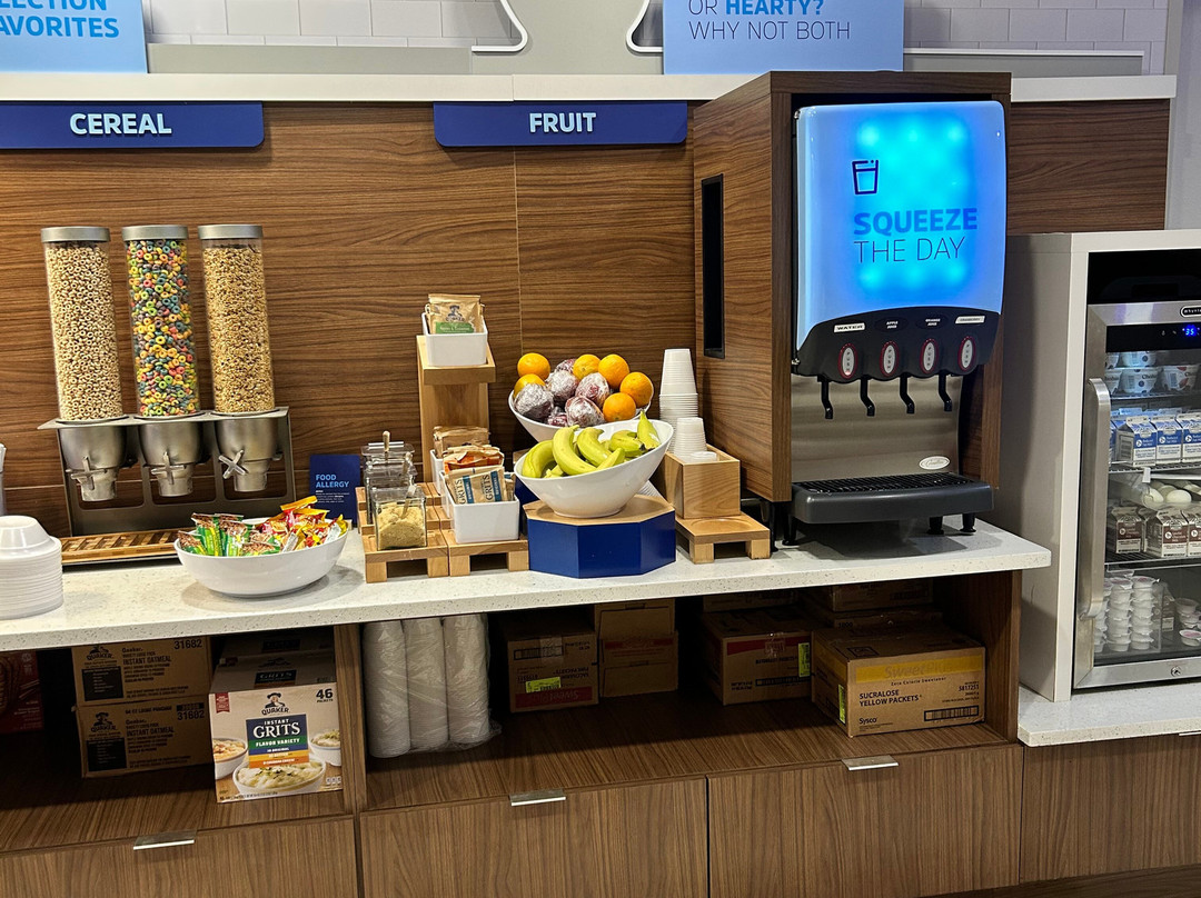 Holiday Inn Express & Suites Pensacola W I-10 By IHG主图