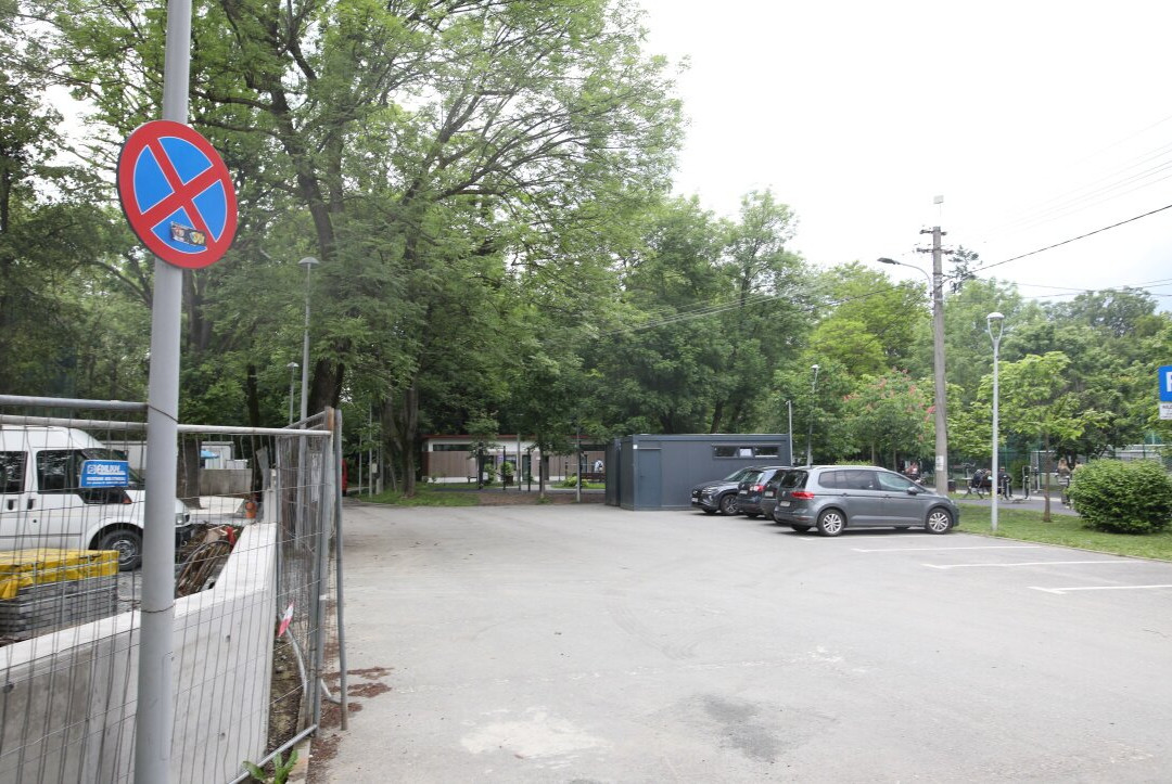 Parcul Sub Arini-锡比乌必去景点