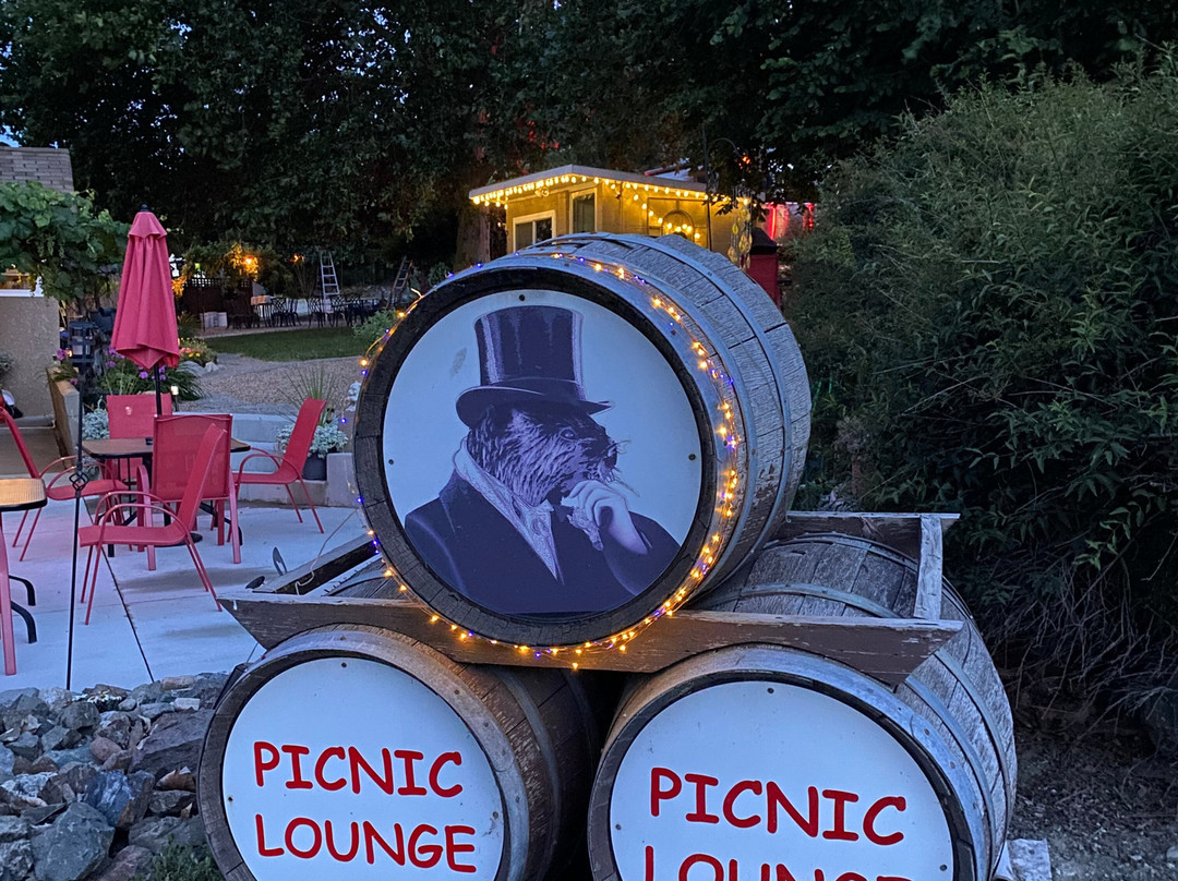 Castoro De Oro Estate Winery-Oliver必去景点