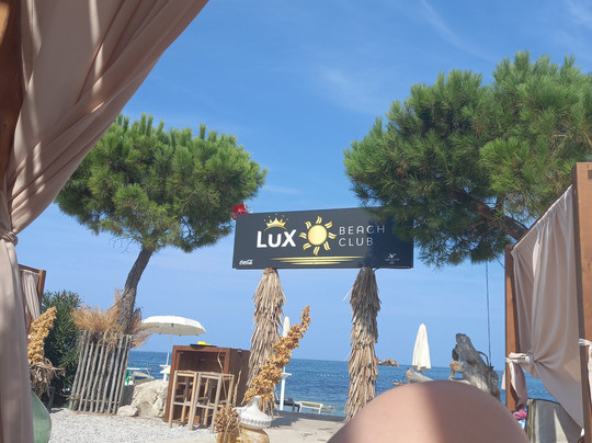 Lux Beach Club Peroj-Peroj必去景点