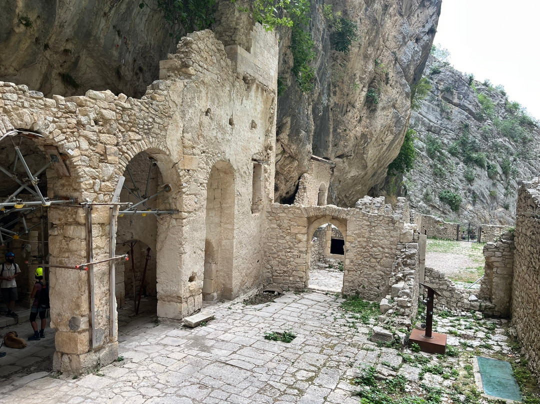 Monastero di San Martino In Valle-Fara San Martino必去景点