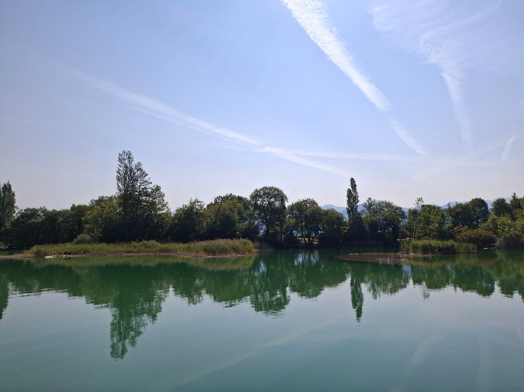 Lac de Saint-André-Les Marches必去景点