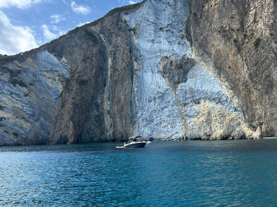 Noleggio Barche Arcobaleno-Parmarola Island必去景点
