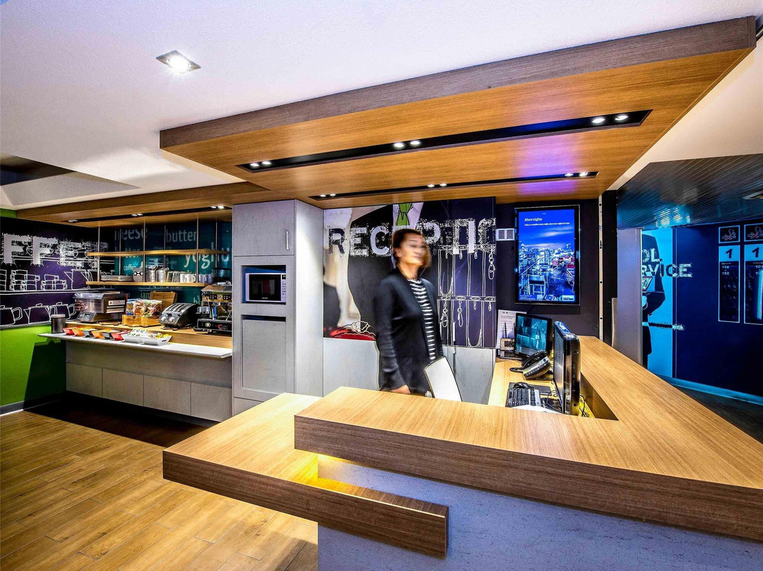 埃菲尔德一级方程式汽车旅馆主图