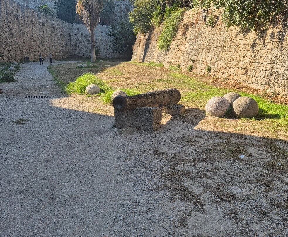 The Medieval Moat-罗德城必去景点