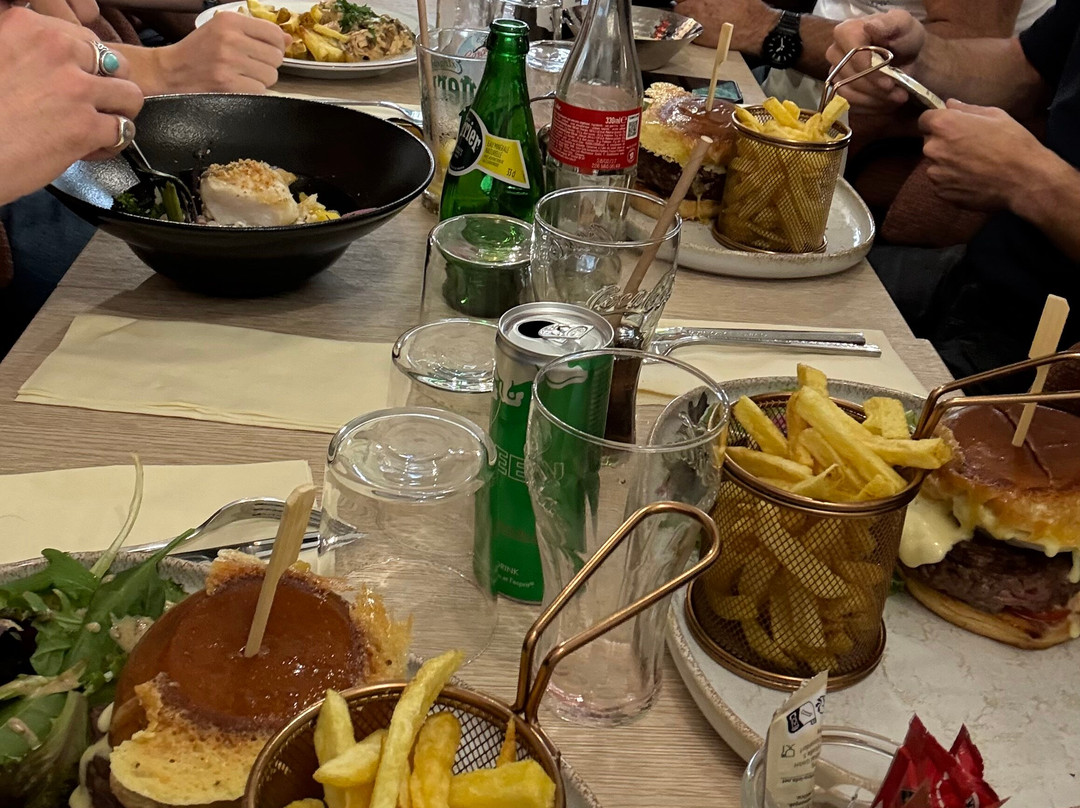 Vaulx餐馆和美食-Cafe De La Place