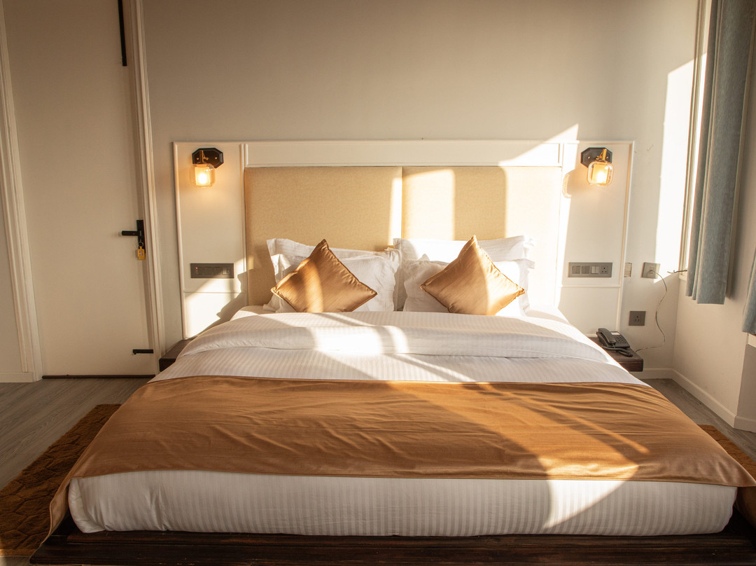 Spellmount - Himalayan View Infinity Pool Resort In Kausani