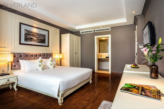 银地朱莉酒店主图