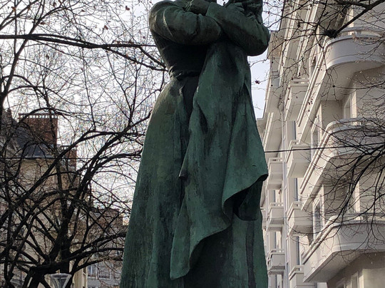 Statue La Sasson-尚贝里必去景点