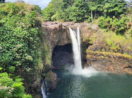 彩虹瀑布-希洛必去景点