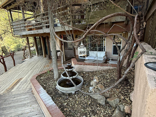 Wikiup Hummingbird Hotel主图