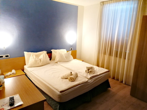 阿里皮拉米德酒店主图