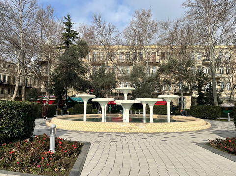 Fountain White Lilies-巴库必去景点