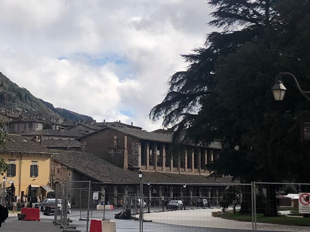 Piazza Quaranta Martiri-古比奥必去景点