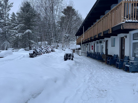 湖景汽车旅馆主图