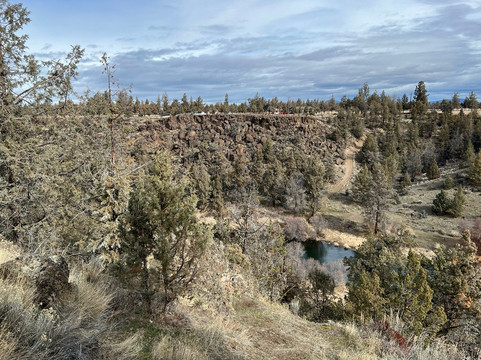 鹰冠度假酒店主图