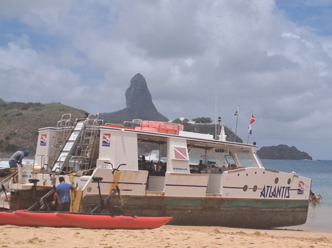 Porto de Santo Antonio Beach-费尔南多-迪诺罗尼亚群岛必去景点