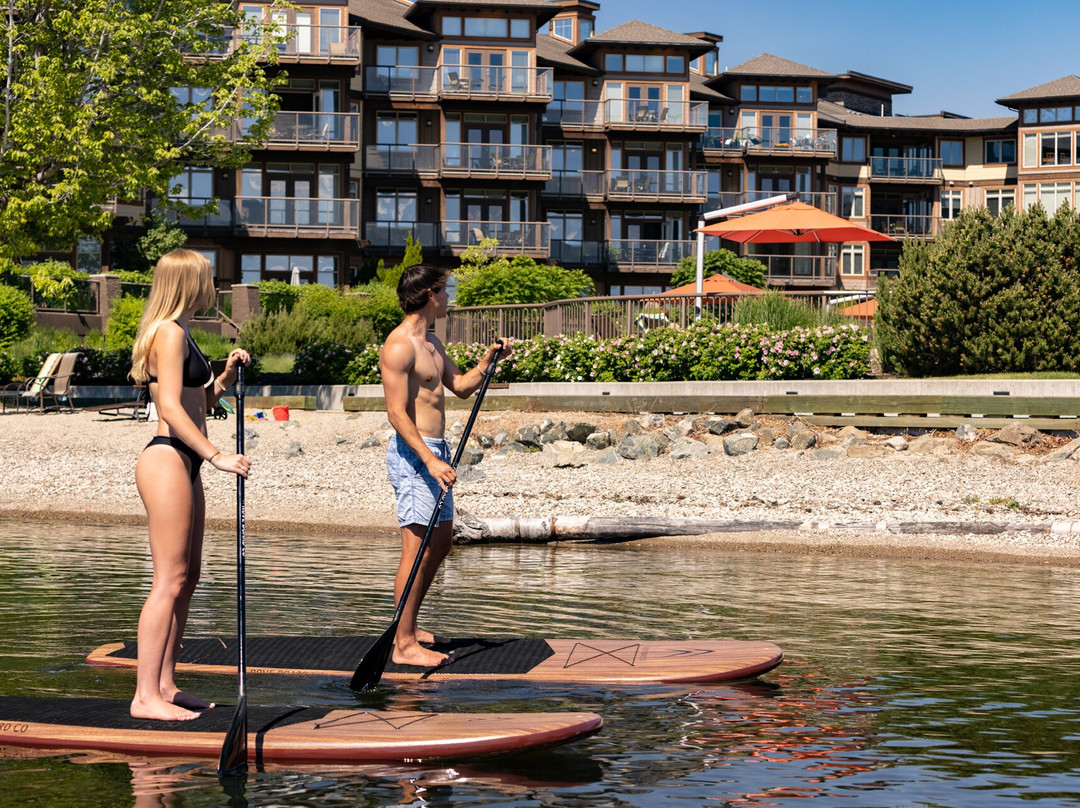 湖畔度假酒店主图