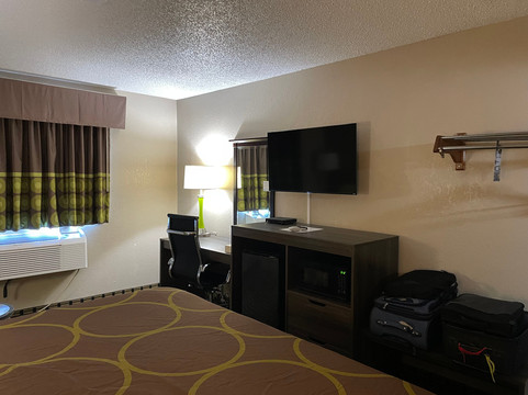 韦克罗斯速8酒店主图