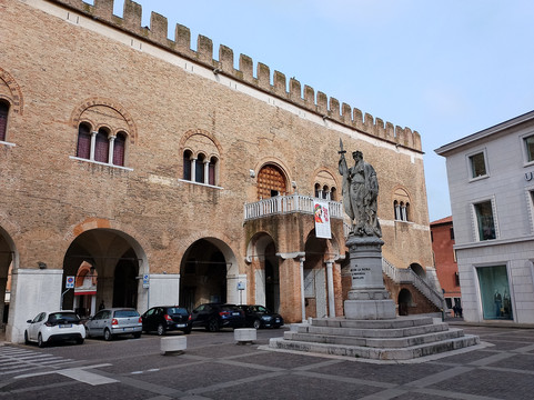 Palazzo dei Trecento-特雷维索必去景点
