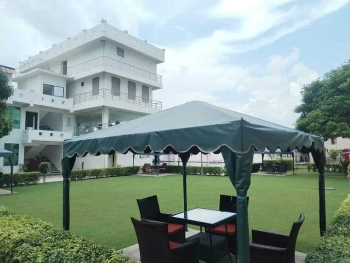 Meharban Nagar酒店住宿-Hotel Starlight Nepalgunj
