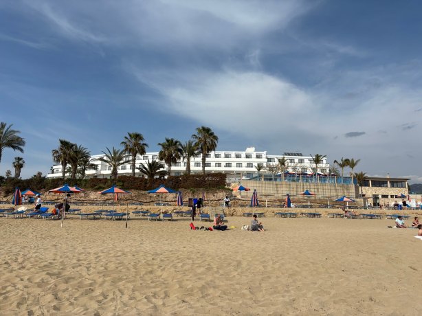 卡洛利亚海滩酒店公寓-官方