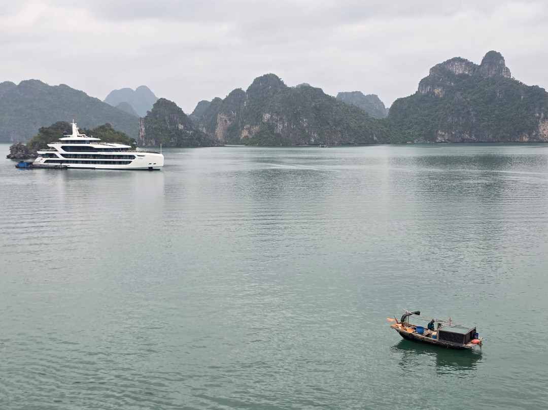 Elite of the Seas-下龙湾必去景点