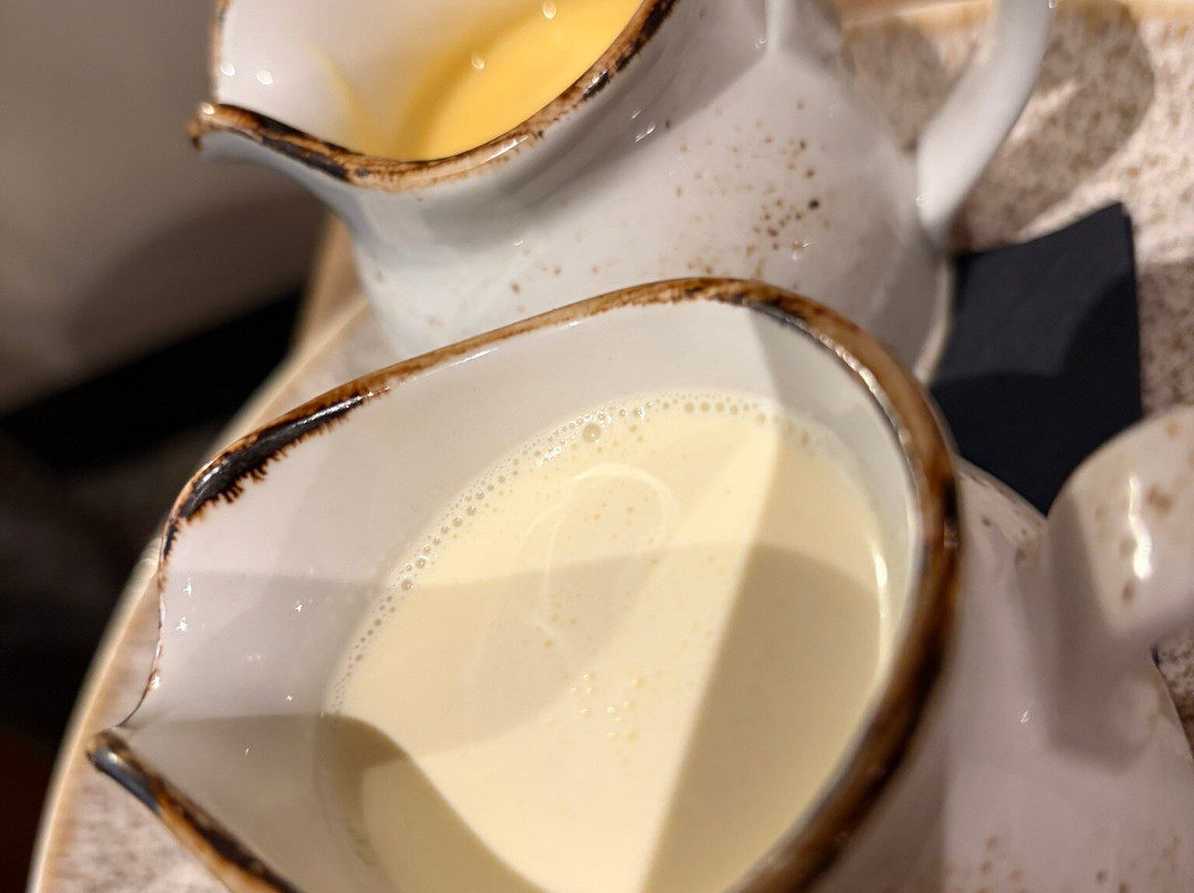 盖伊茅草村酒店主图