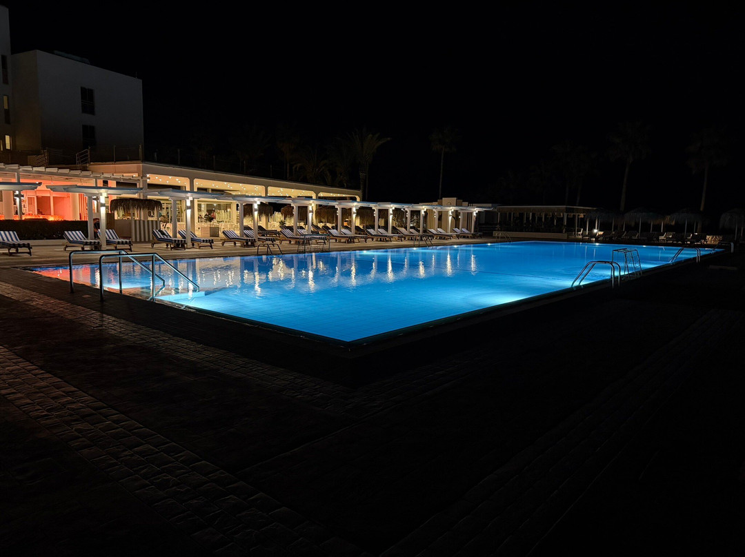 圆顶海滩度假村酒店主图