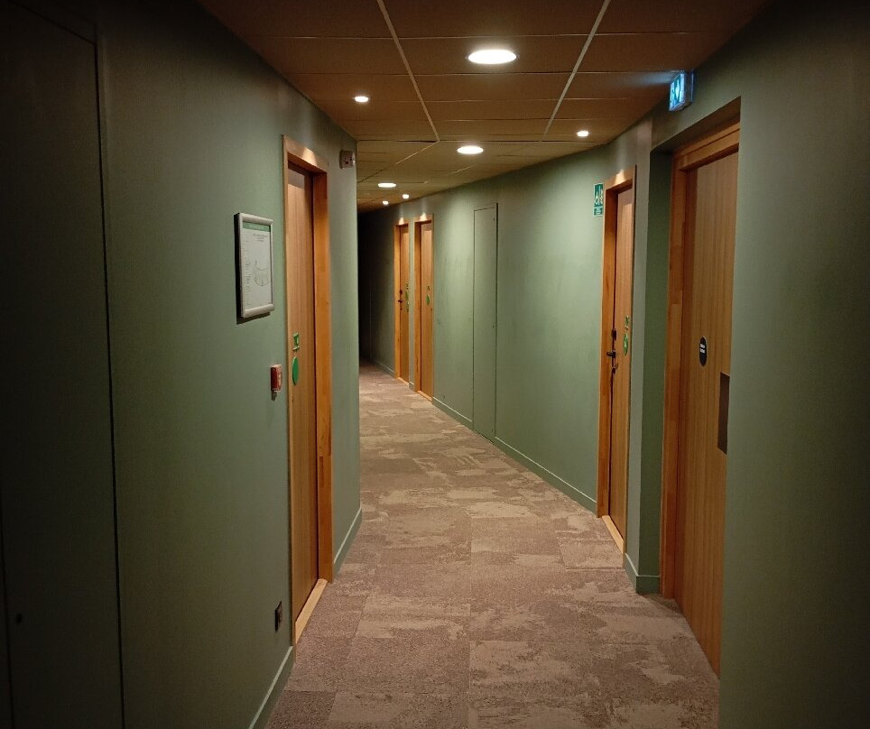 火车站圣布里厄中心康铂酒店主图