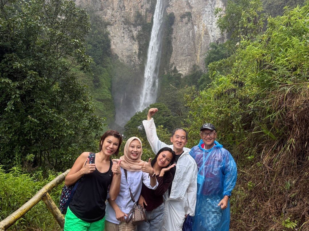 Sipiso Piso Waterfall-Kabanjahe必去景点