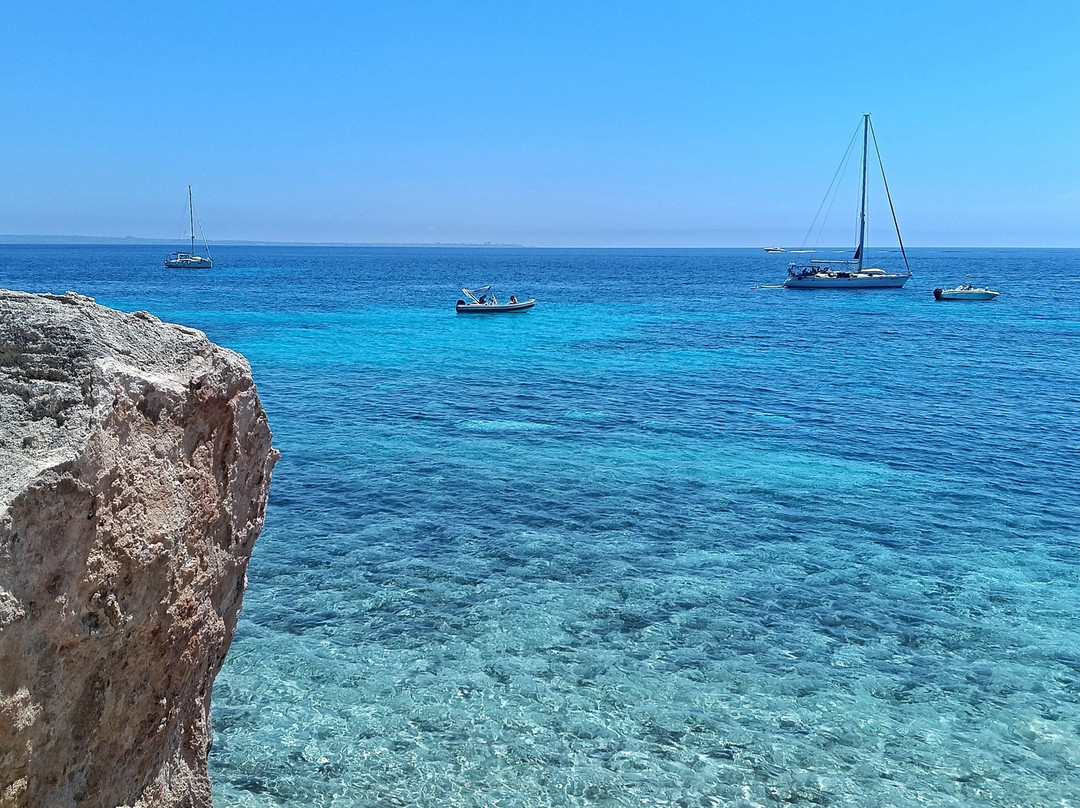 Scogliera Cala Azzurra-法维格纳纳必去景点