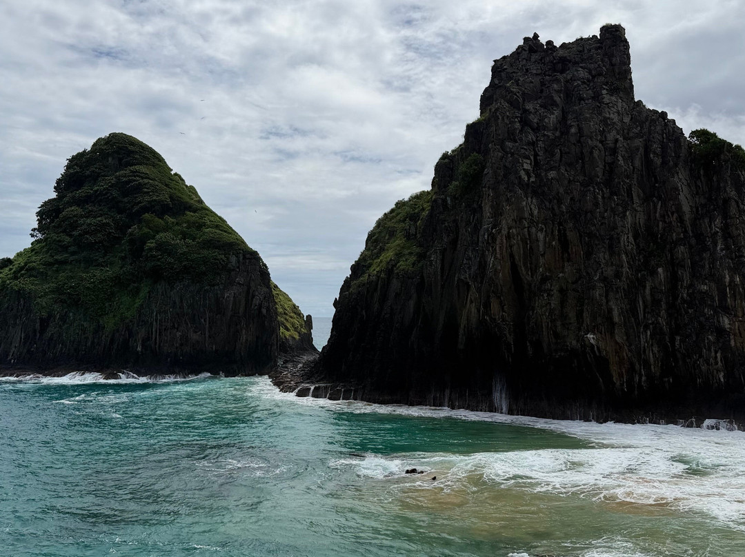 Morro dois Irmãos-费尔南多-迪诺罗尼亚群岛必去景点