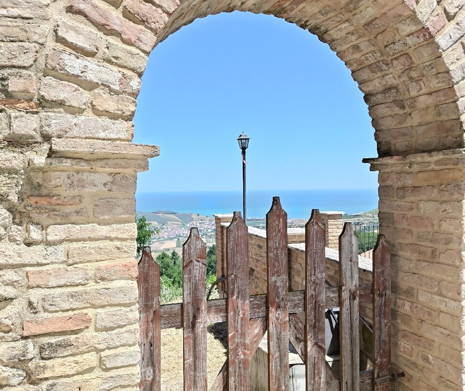 Borgo Antico di Mutignano-Pineto必去景点