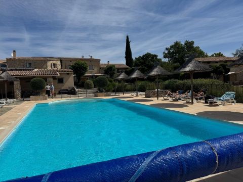 Domaine des Campeaux-泳池