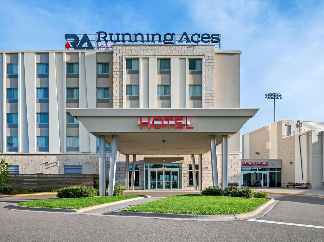Forest Lake酒店住宿-Running Aces Hotel, Trademark Collection by Wyndham