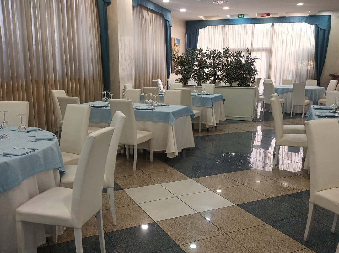 艾德拉皇宫酒店主图