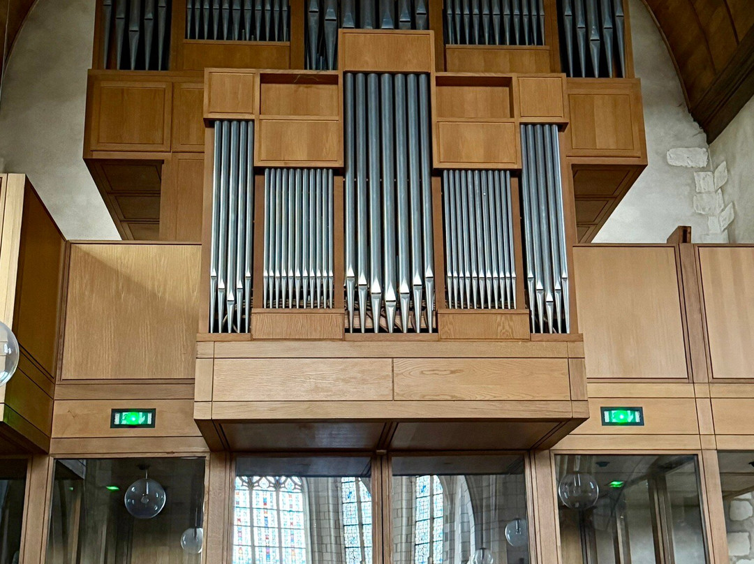 Eglise Saint Aubin-Les Ponts De Ce必去景点