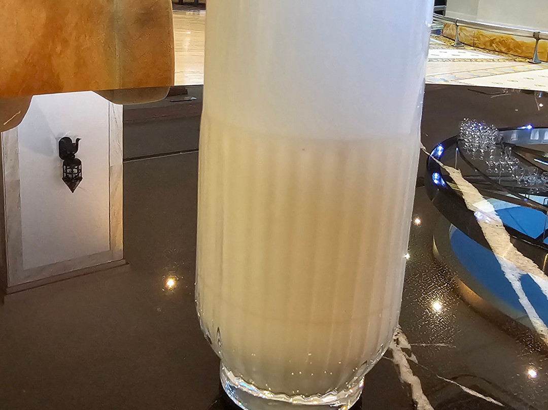 萨拉米斯湾康提酒店主图