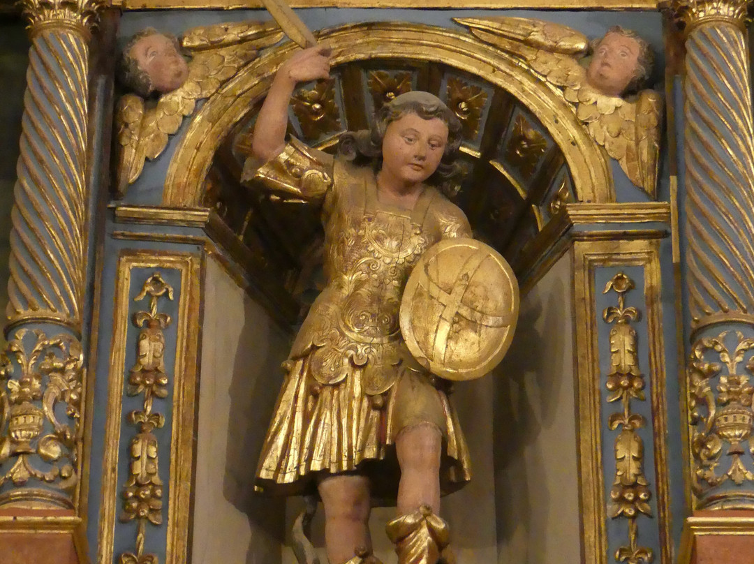 Eglise Saint Michel , le cloitre et le linteau-Saint Genis des Fontaines必去景点