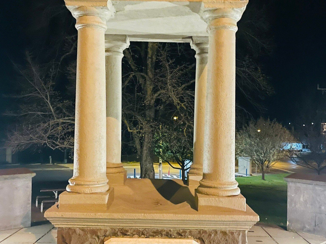 Edith Cavell Memorial Reserve-亚拉拉特山必去景点