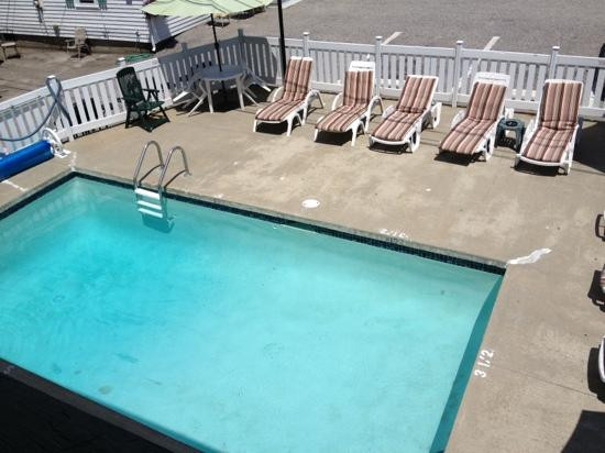 Crosswinds Motel & Cottages