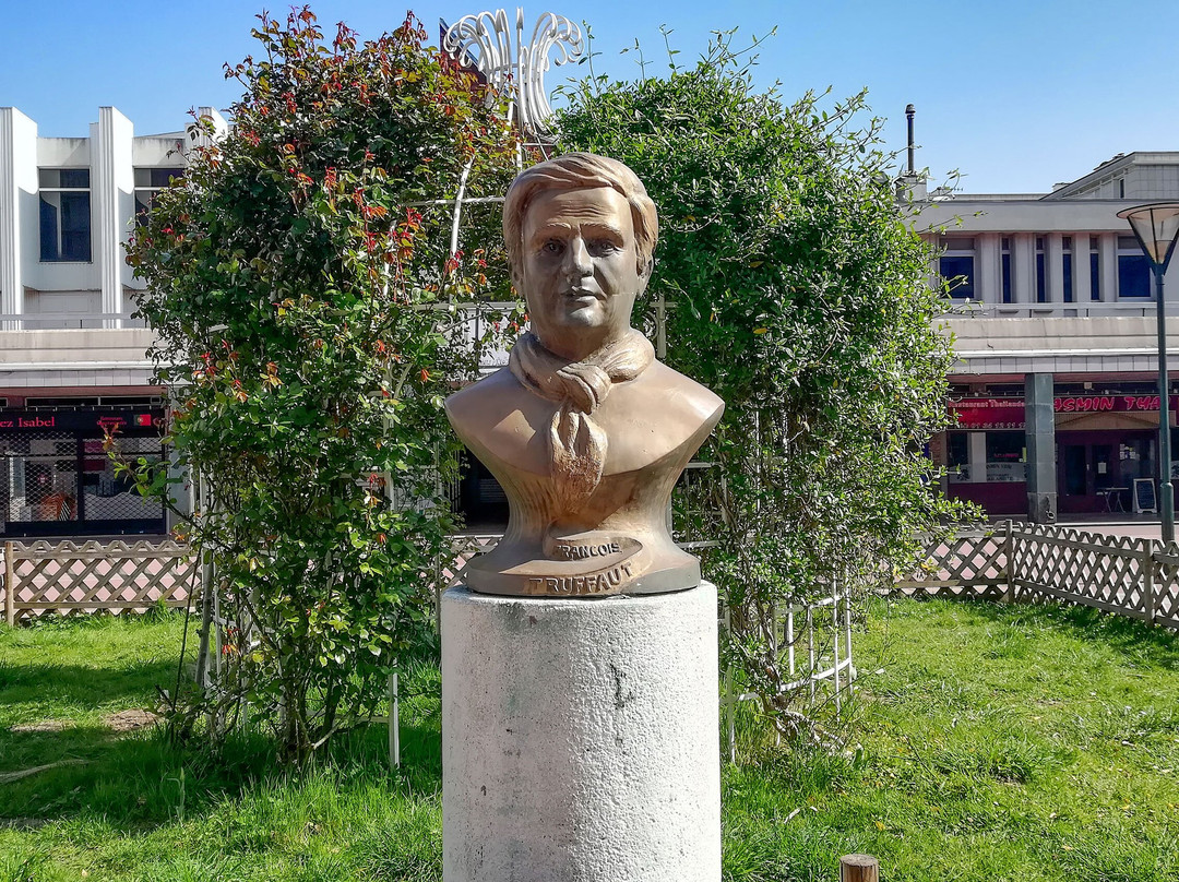 Monument Buste De François Truffaut-Saint Gratien必去景点