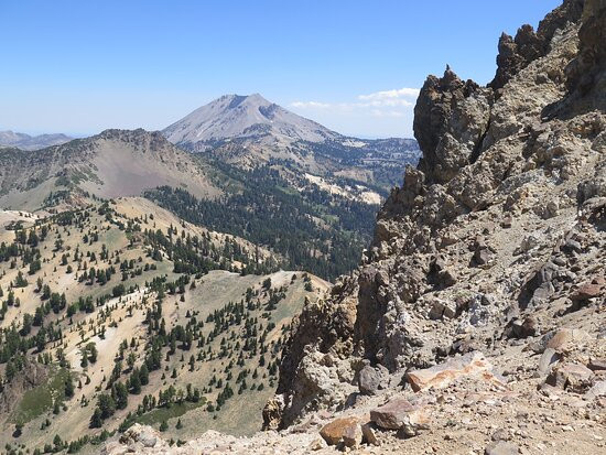 Lassen Volcanic National Park Hiking Trails景点图片