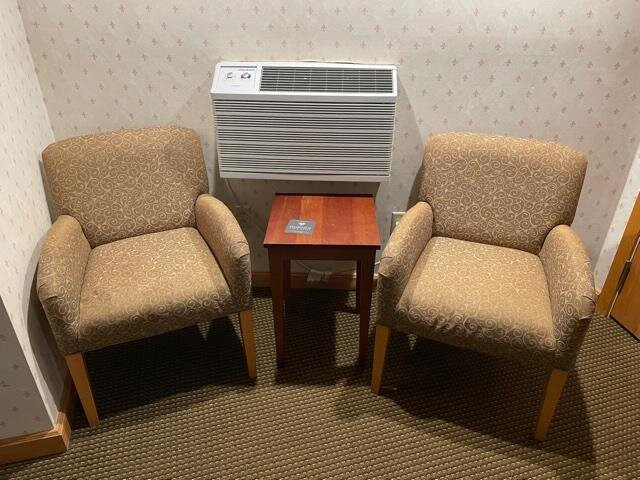 金箭湖畔度假酒店主图